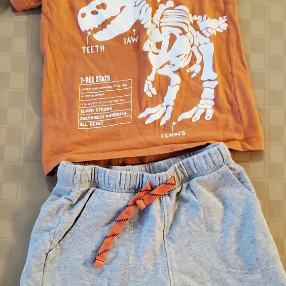 Boy's Clothes - Picture 3 of 3